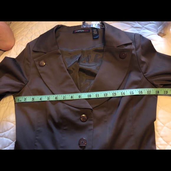 Vintage two piece brown skirt suit that can transition from corporate to dressy. - Picture 5 of 16